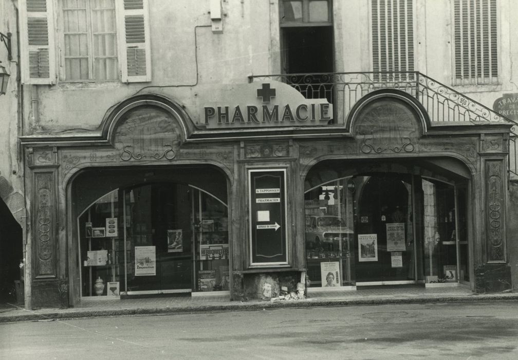 Magasin de commerce (pharmacie) : Vue générale de la devanture