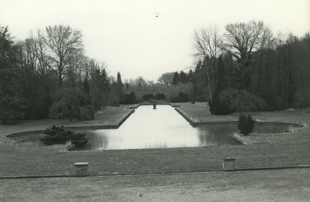 Château de Châtres : Parc, grand bassin nord, vue générale