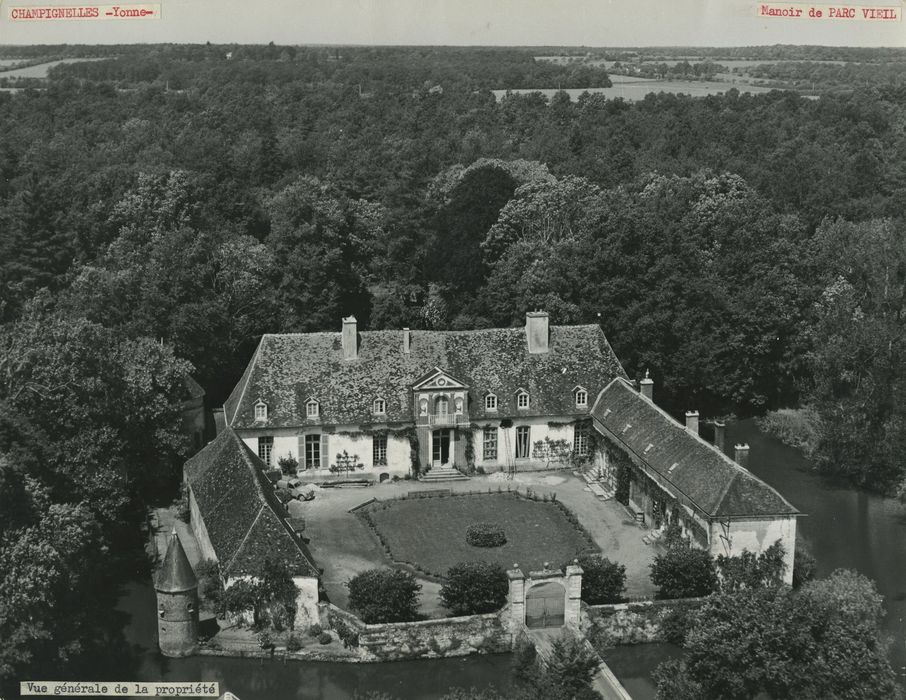 Manoir du Parc-Vieil, vue aérienne de l’ensemble des monuments