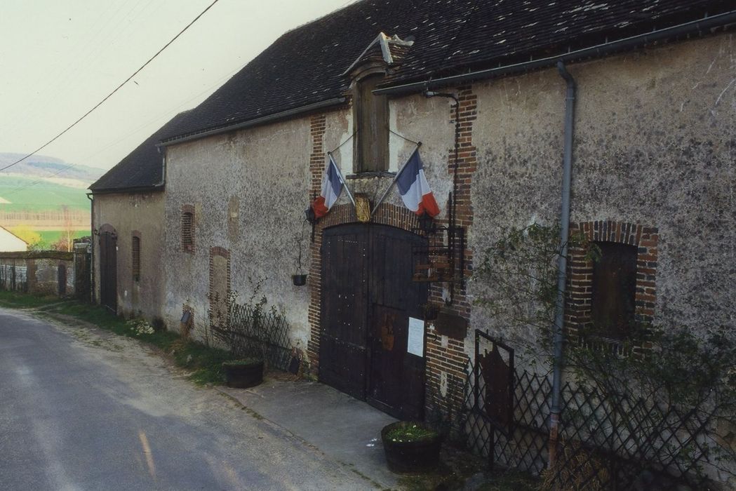 Pressoir : Elévation sur rue du bâtiment de la cuverie, vue partielle