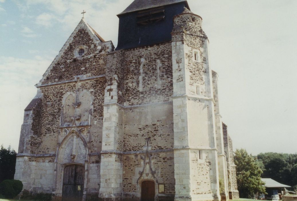 Eglise Saint-Médard : Façade occidentale, vue générale