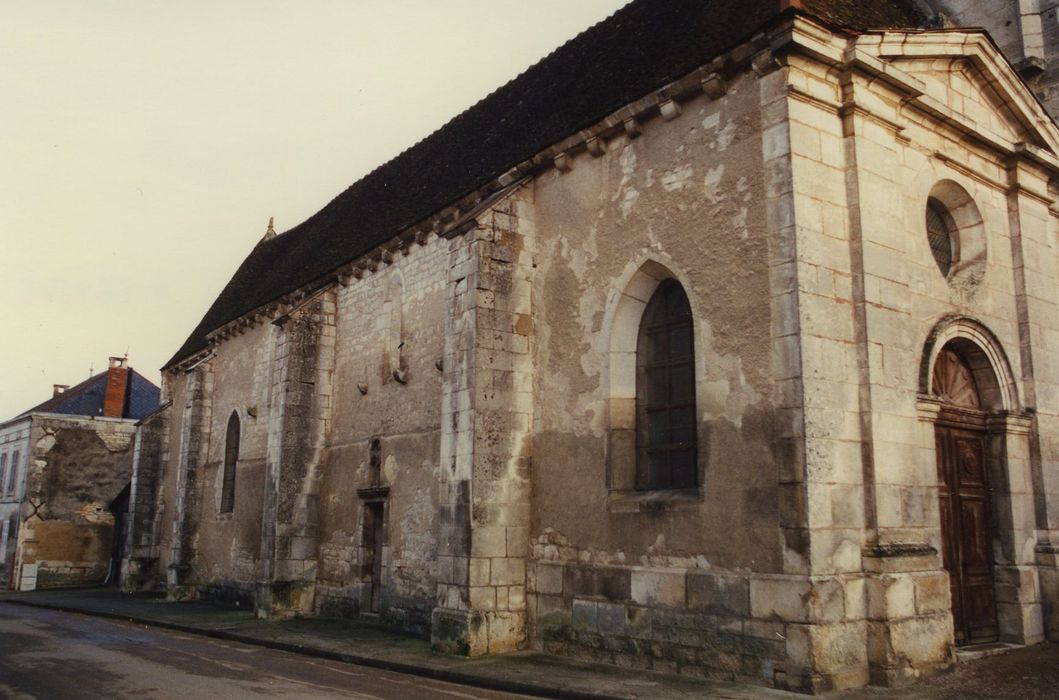 Eglise Saint-Laurent : Façade latérale nord, vue générale