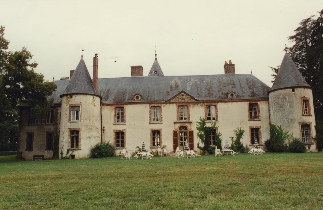 Château de Montigny : Façade sud, vue générale