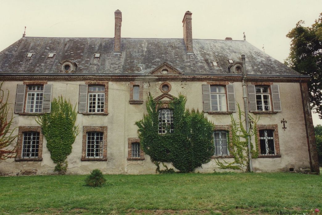 Château de Montigny : Aile latérale ouest, façade ouest, vue générale