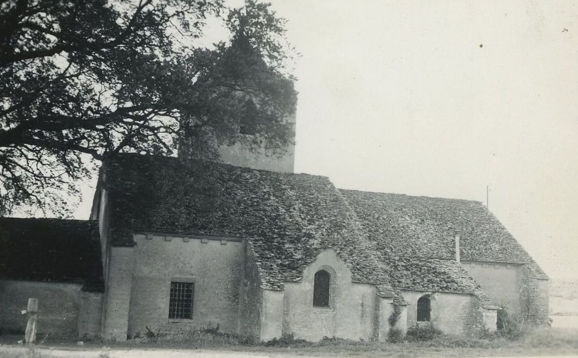 Eglise Saint-Jean-Baptiste : Façade latérale nord, vue générale