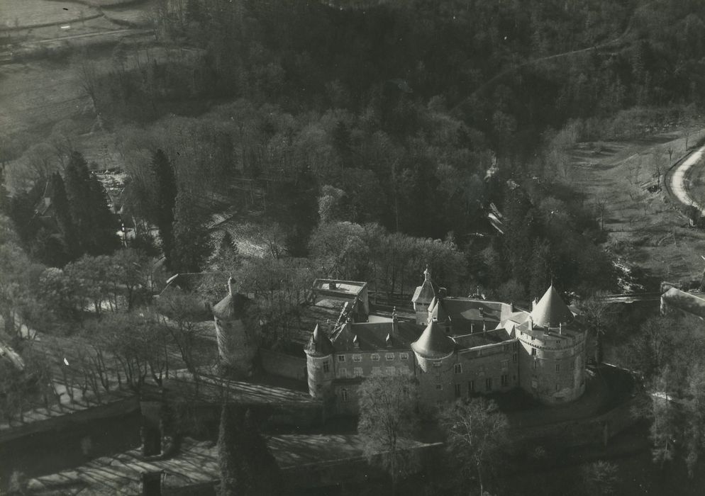 Château de Chastellux : Vue aérienne de l’ensemble des bâtiments