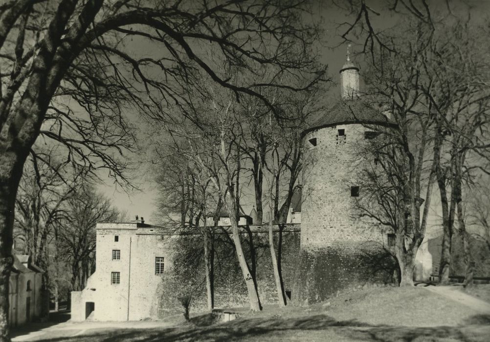 Château de Chastellux : Tour Saint-Jean, vue générale