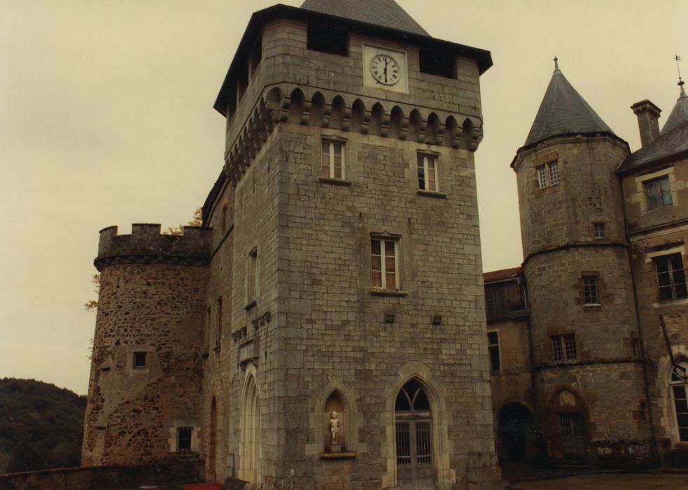 Château de Chastellux : Tour carré, élévation ouest, vue générale