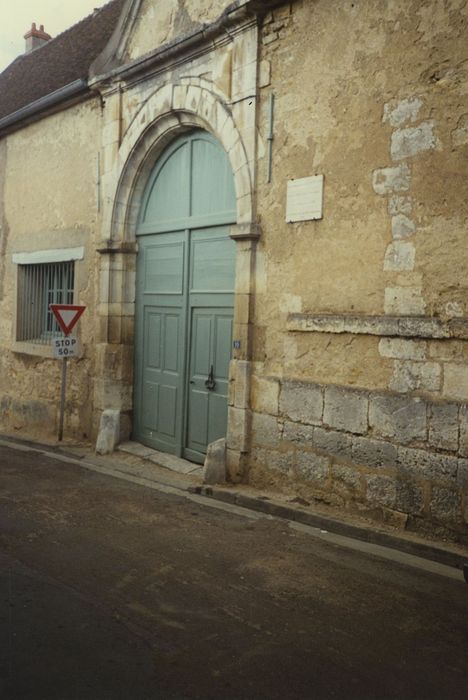 Maison de Vaulabelle : Portail sur rue, vue générale