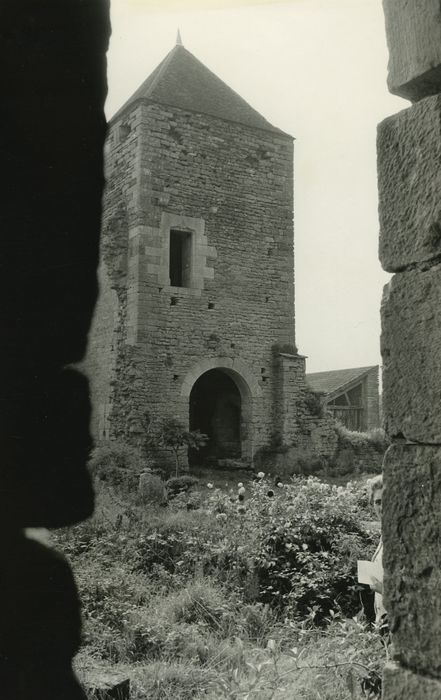 Château (ancien) : Poterne, élévation nord, vue générale