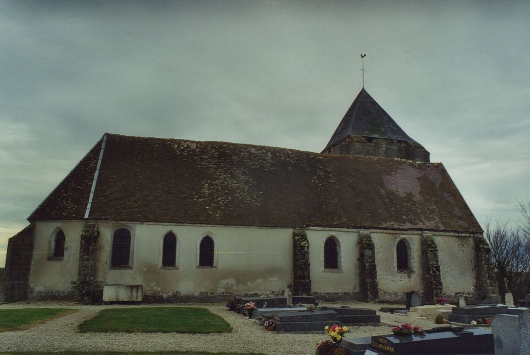 Eglise paroissiale Saint-Léger : Façade latérale nord, vue générale