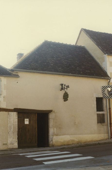 Pressoir : Local dans lequel est conservé le pressoir, façade sur rue, vue générale