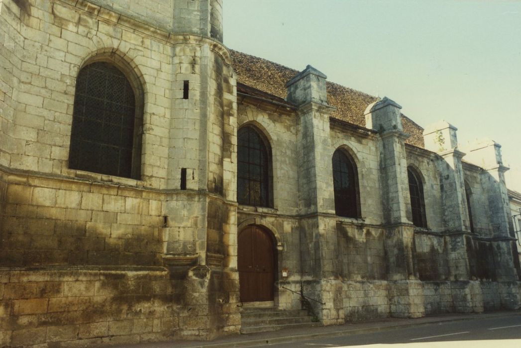 Eglise Notre-Dame : Façade latérale sud, vue partielle