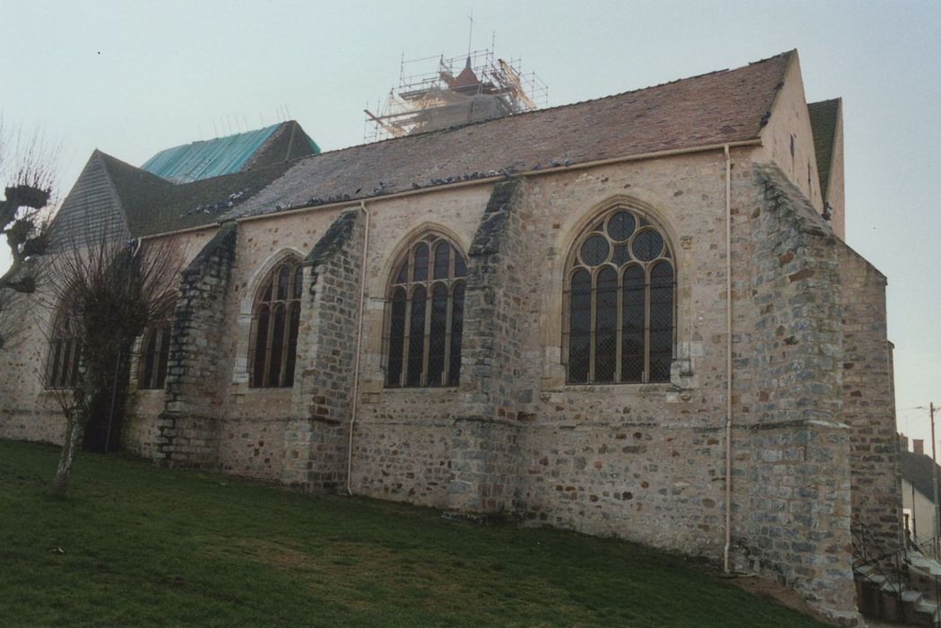 Eglise Saint-Loup : Façade latérale nord, vue générale