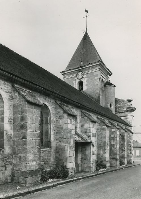 Eglise Saint-Barthélémy : Façade latérale nord, vue partielle