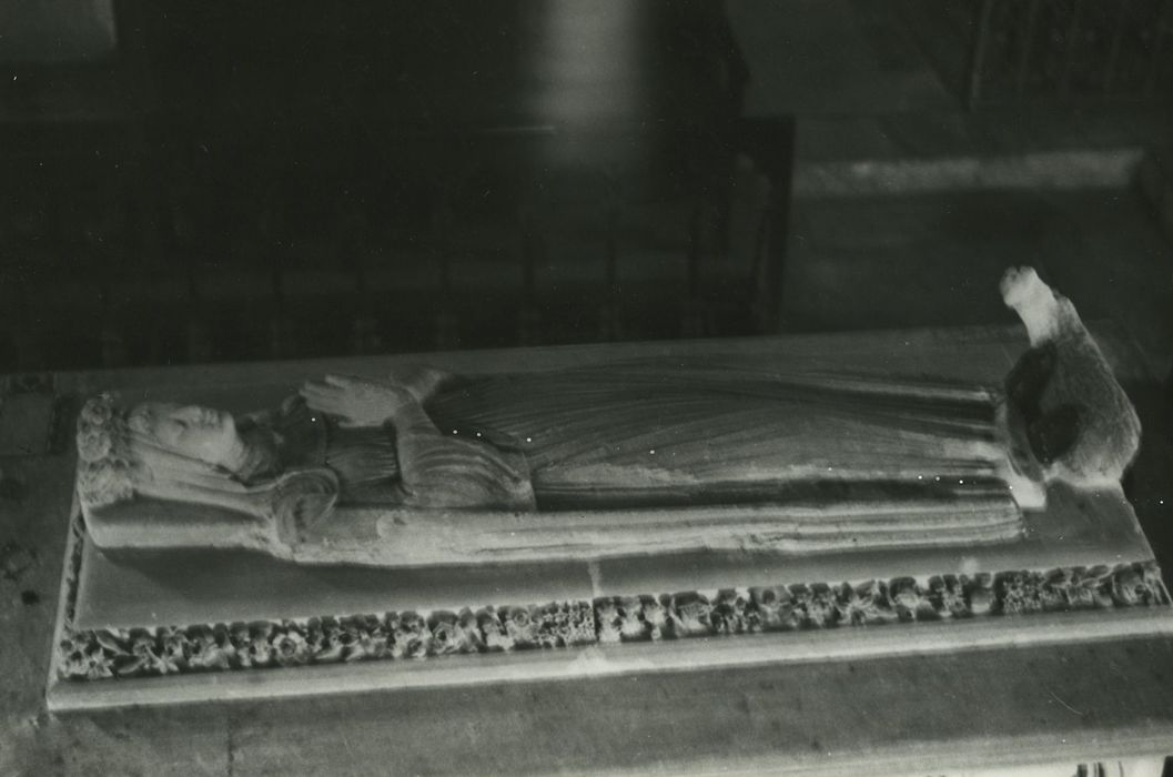 tombeau de Sainte Alpais