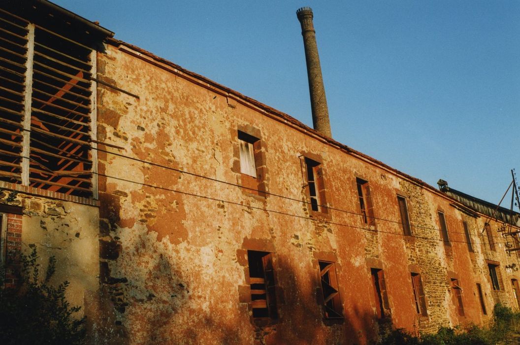 Ancienne ocrerie de Sauilly : Bâtiment du broyage, façade sud, vue générale