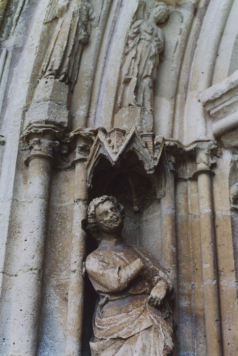 statue : Ange de l’Annonciation, vue partielle