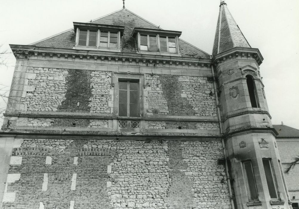 Maison : Façade ouest, vue générale