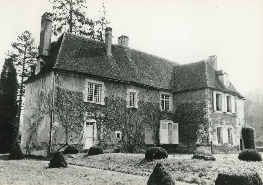 Château d'Avigneau : Ensemble nord-ouest, vueg énérale