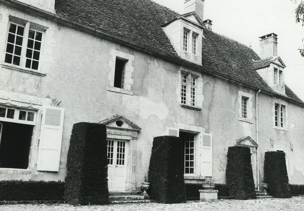 Château d'Avigneau : Façade sud, vue partielle