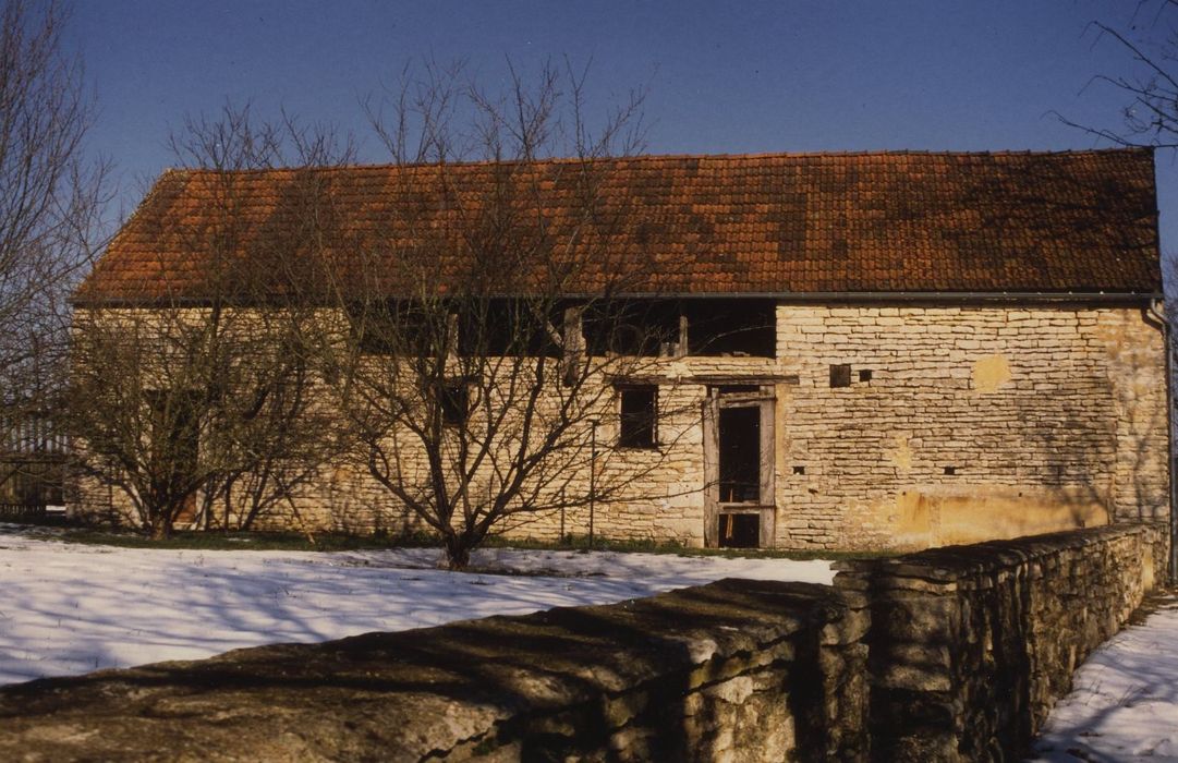 Prieuré de Cours : Bâtiment agricole, vue générale