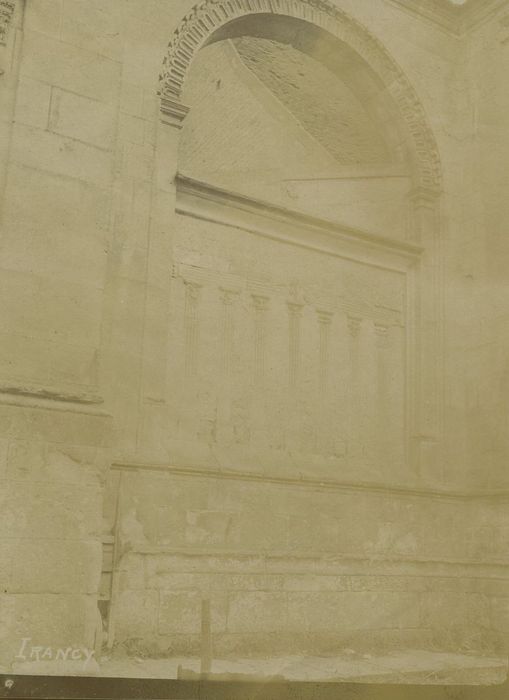 Eglise Saint-Germain : Façade latérale sud, détail d’une arcade