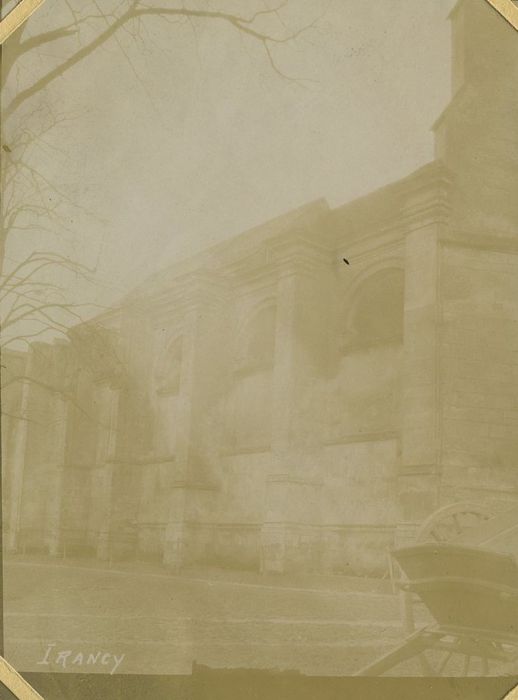 Eglise Saint-Germain : Façade latérale nord, vue partielle