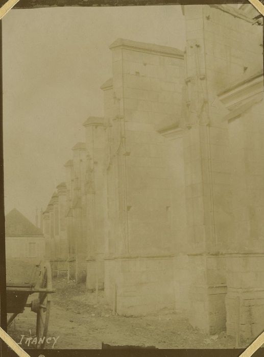 Eglise Saint-Germain : Façade latérale sud, vue générale