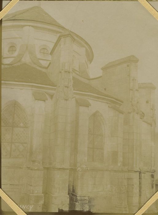 Eglise Saint-Germain : Chevet, vue partielle