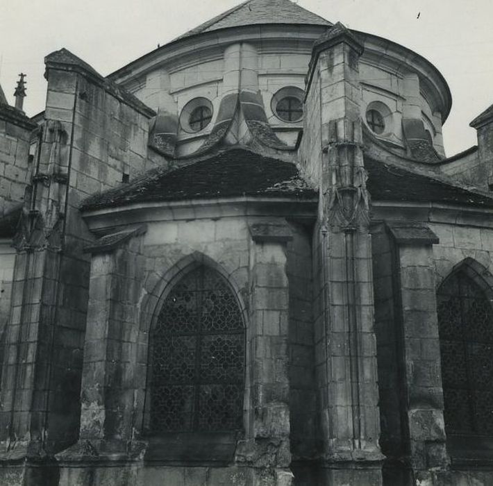 Eglise Saint-Germain : Chevet, vue partielle