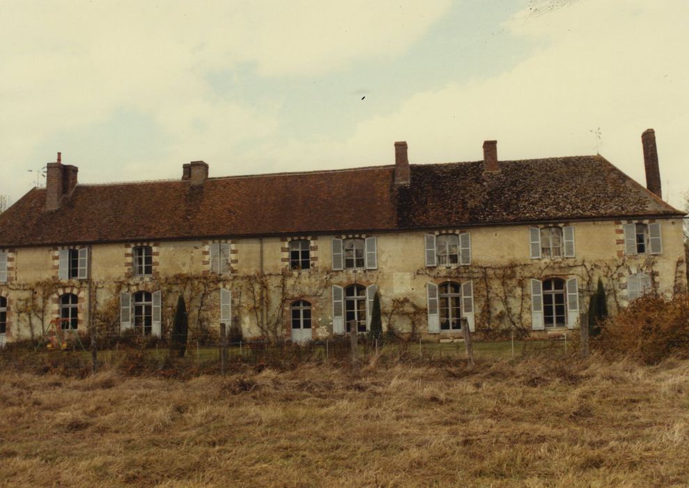 Manoir de la Tuilerie : Façade sud, vue générale