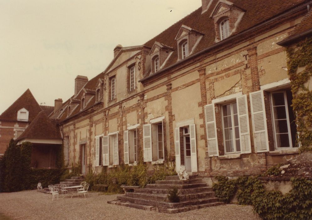 Maison Puynesge : Façade sud du logis, vue partielle