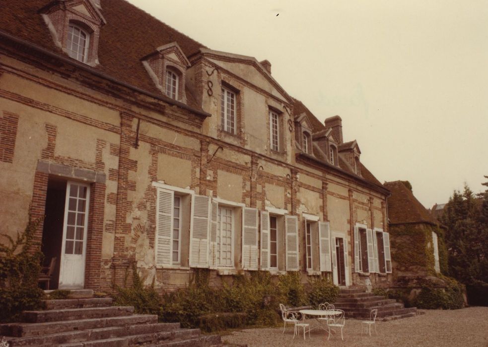 Maison Puynesge : Façade sud du logis, vue partielle