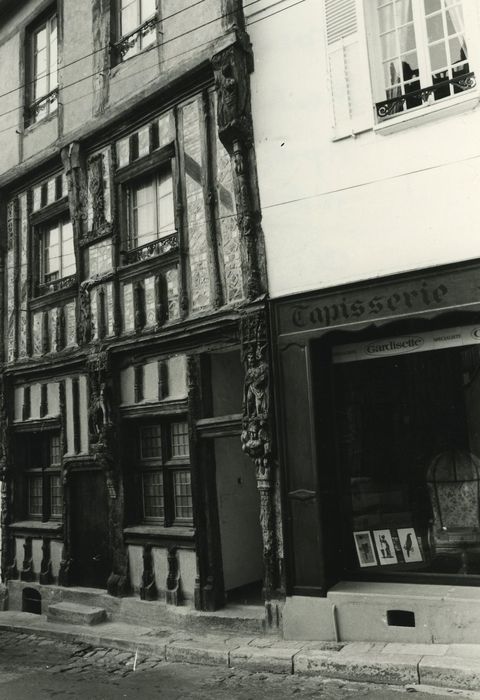 Maison : Façade sur rue, vue générale