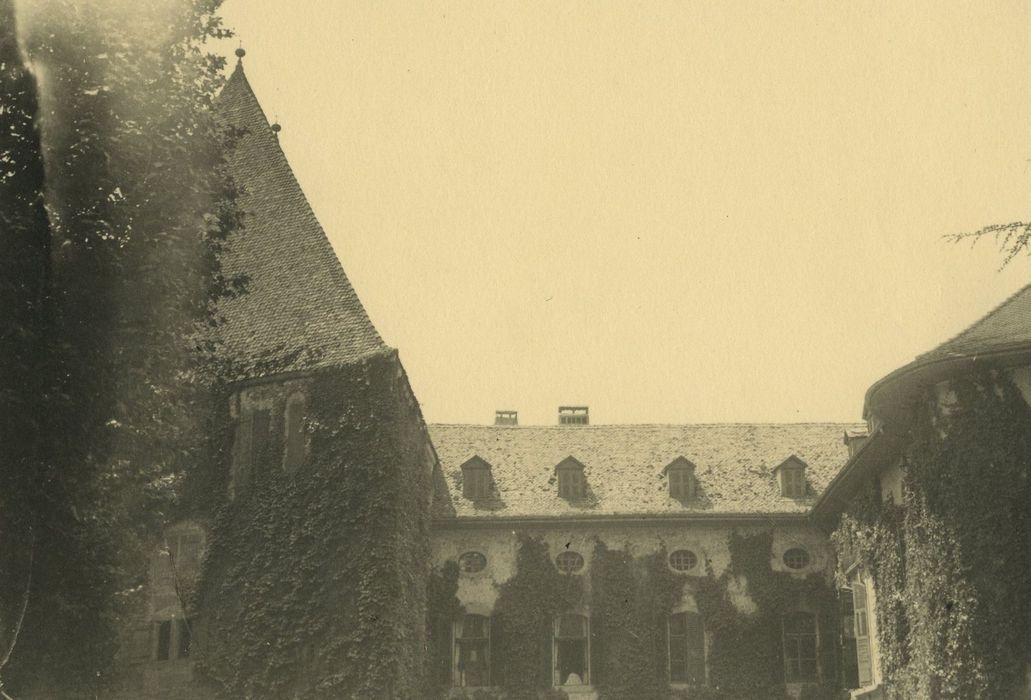 Château de Beauregard : Façade nord, vue partielle