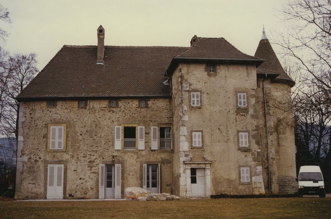 Château de Loëx : Façade ouest, vue générale