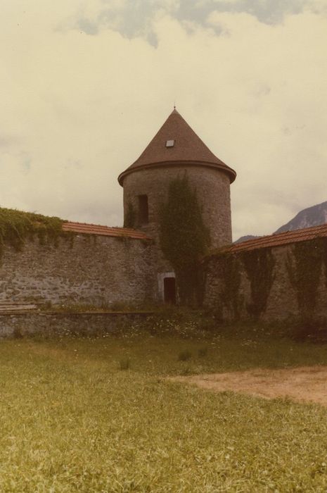 Château comtal : Tour Blanche, vue générale