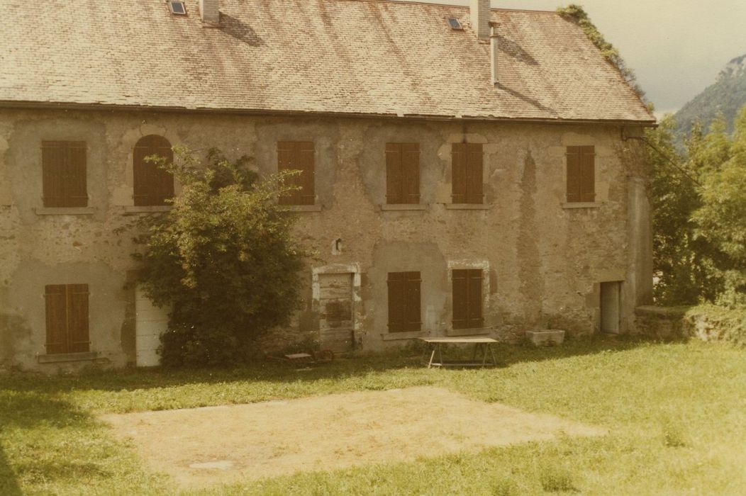 Château comtal : Cour est, façade est, vue générale