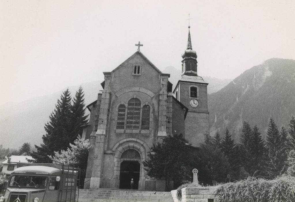 Eglise Saint-Michel : Façade occidentale, vue générale