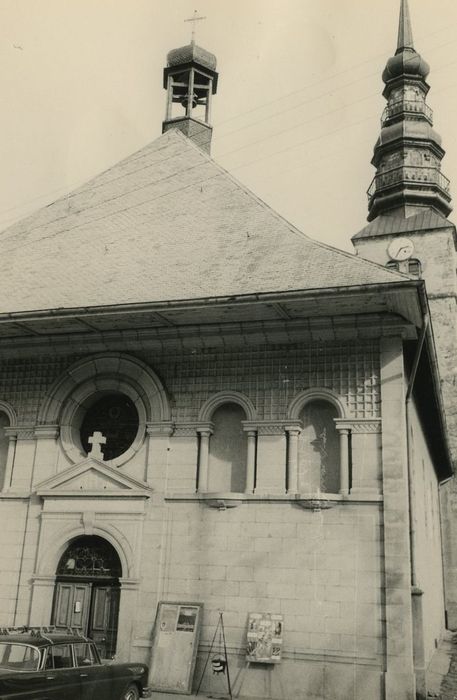 Eglise Saint-Nicolas : Façade occidentale, vue partielle