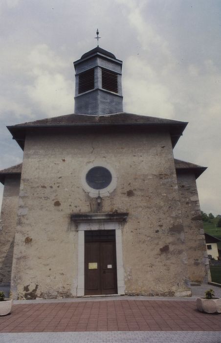 Eglise Saint-Jean-Baptiste : Façade occidentale, vue générale