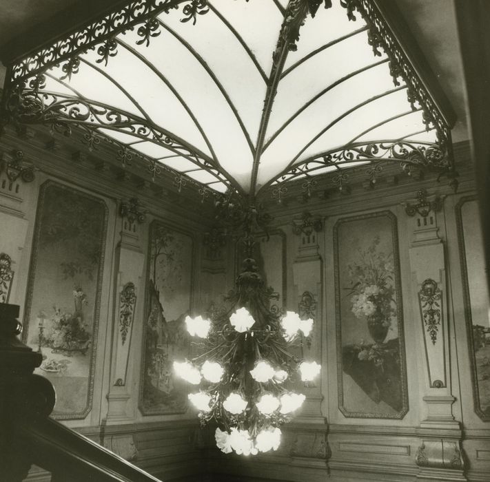 Hôtel de ville (ancien hôtel de la famille Lumière) : Cage de l’escalier, vue partielle