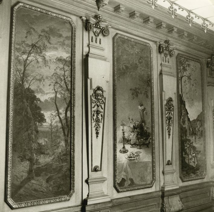 Hôtel de ville (ancien hôtel de la famille Lumière) : Cage d’escalier, vue partielle des décors peints