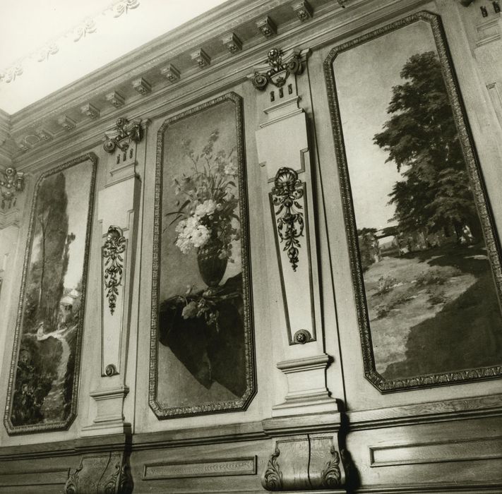 Hôtel de ville (ancien hôtel de la famille Lumière) : Cage d’escalier, vue partielle des décors peints