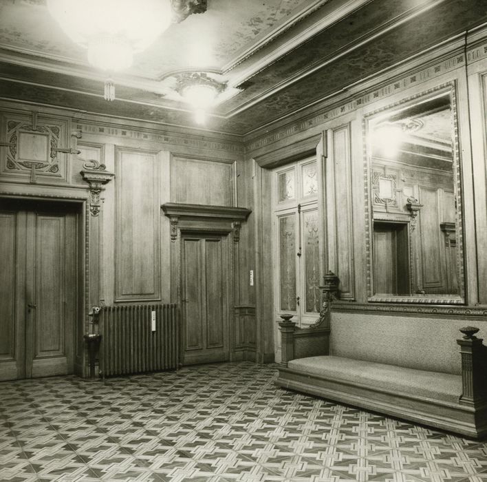 Hôtel de ville (ancien hôtel de la famille Lumière) : Salle du Conseil, vue partielle