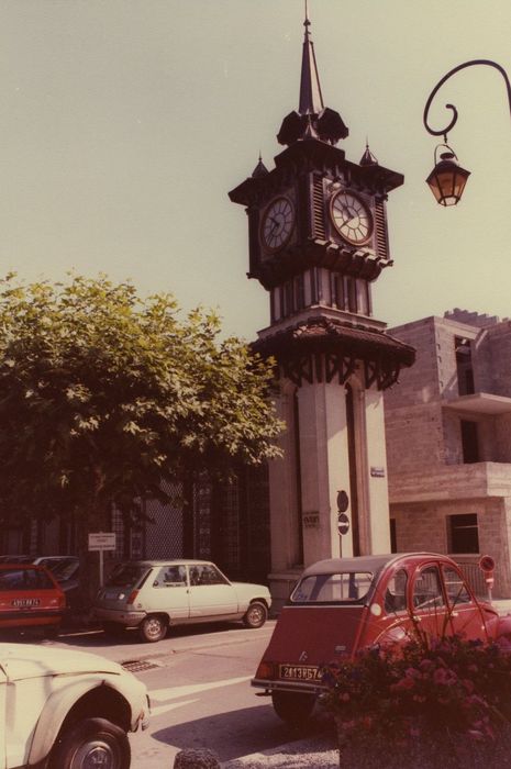 Ancienne buvette Cachat : Horloge, élévations sud et ouest, vue générale