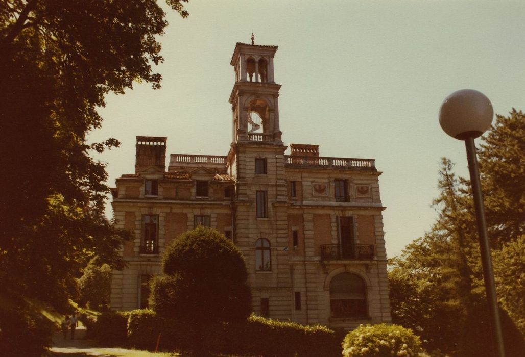 Villa La Sapinière : Façade est, vue générale