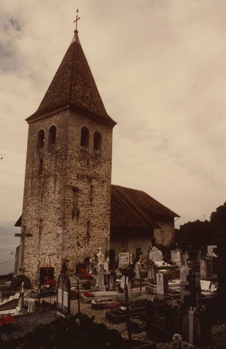 Prieuré (ancien) : Eglise, clocher, élévations sud et ouest, vue générale