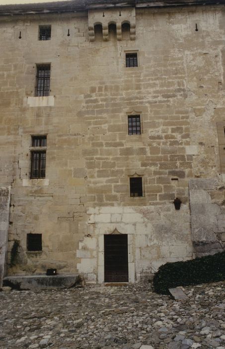 Château de Novéry : Façade est, vue partielle